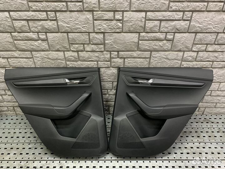 Skoda Karoq Обшивка двери задней левой и правой