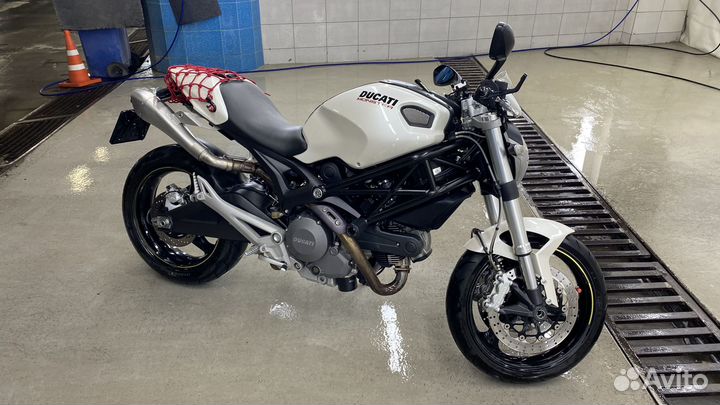 Ducati Monster 696 ABS