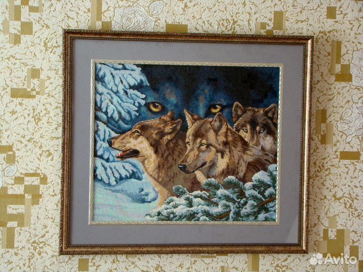 Готовая ручная вышивка «Волчий взгляд»