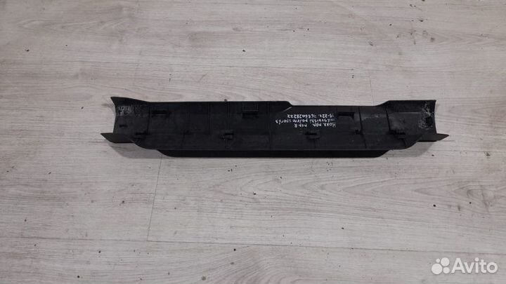 Накладка порога передняя правая Mitsubishi Pajero