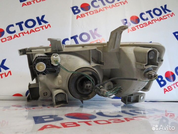 Фара Право toyota succeed NCP58G, NCP51V, NCP55V, NCP59G, NLP51V