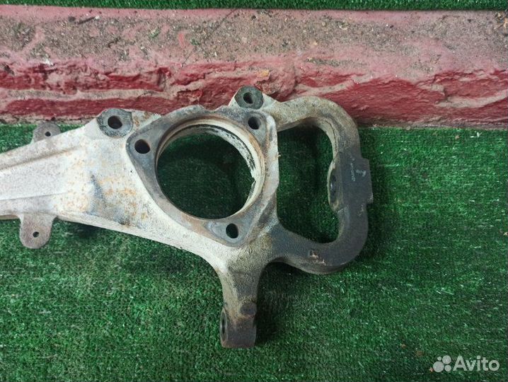 Кулак поворотный передний правый Cadillac Srx FEE