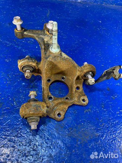 Кулак задний правый Toyota Camry V70 XV70 2arfe