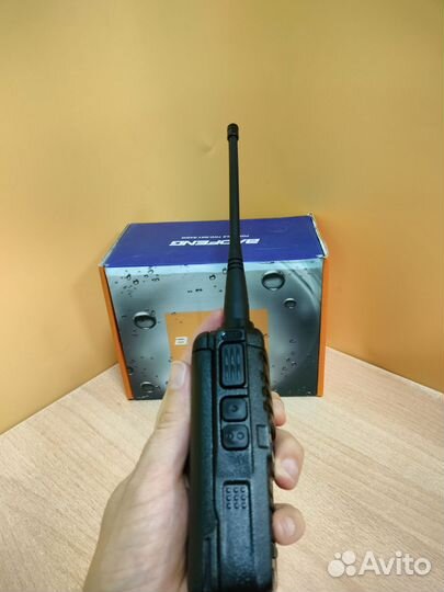 Рация Baofeng UV-9R Plus с гарнитурой