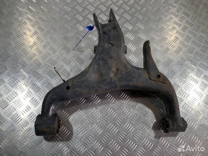 Рычаг задний правый нижний Land Rover Discovery 4