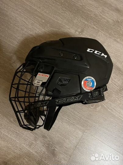 Хоккейный шлем