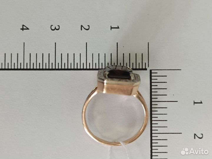 Золотое кольцо с дымчатым кварцем и фианитом