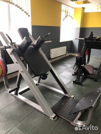 Сгибания ног лёжа и др. силовые тренажёры