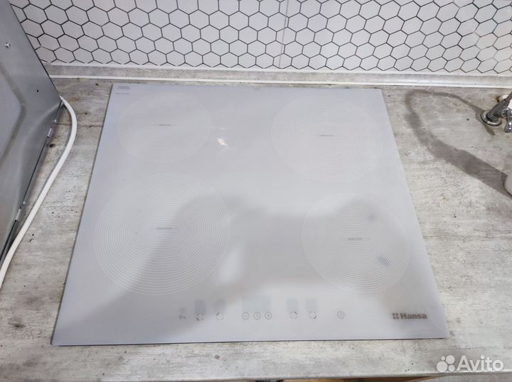 Индукционная варочная панель Hansa 68308