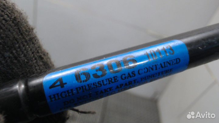 Амортизатор капота Lincoln Navigator, 2005