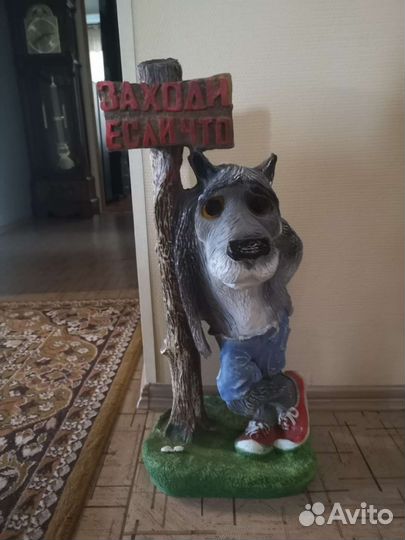 Садовая фигура волк