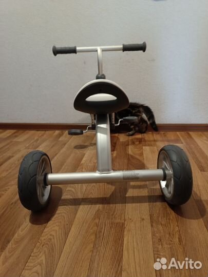 Трехколесный велосипед