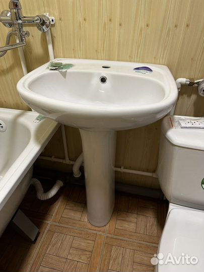 Раковина на пьедестале