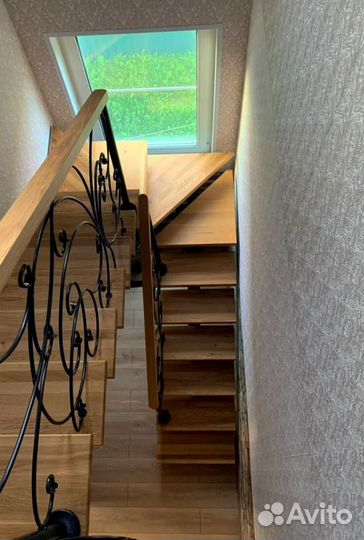 Лестница с забежными ступенями в коттедж