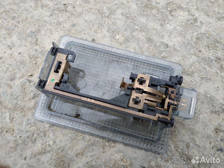 Плафон освещения салона Opel / Chevrolet 13126729