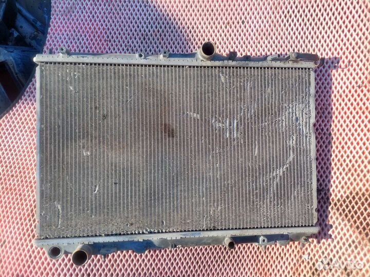 Радиатор охлаждения Mitsubishi Carisma