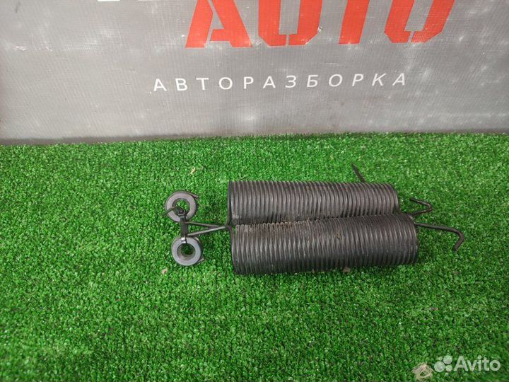 Пружина крышки багажника Ford Focus 3 седан 2.0L