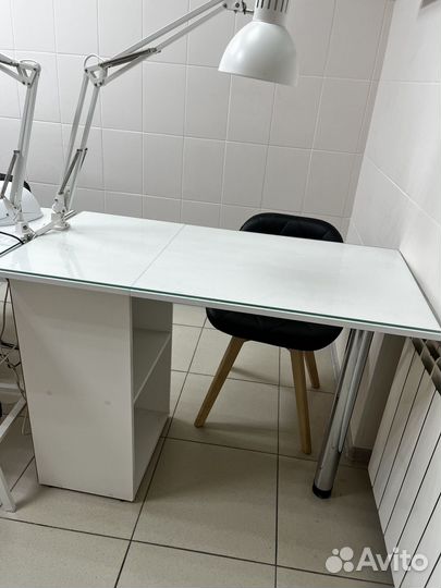 Маникюрный стол