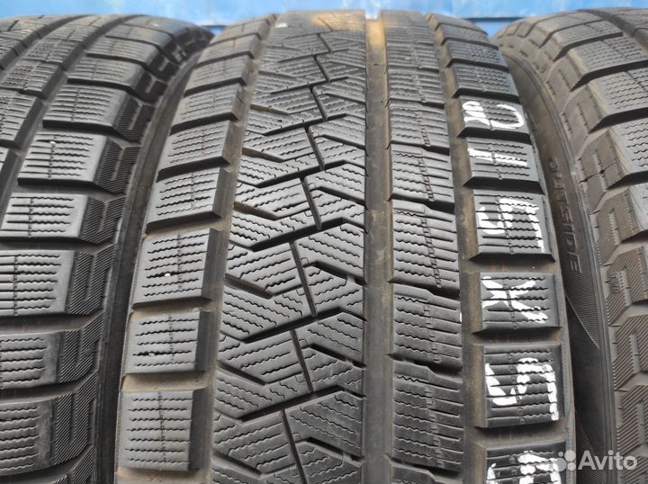 Pirelli Ice Asimmetrico 215/55 R17 94Q