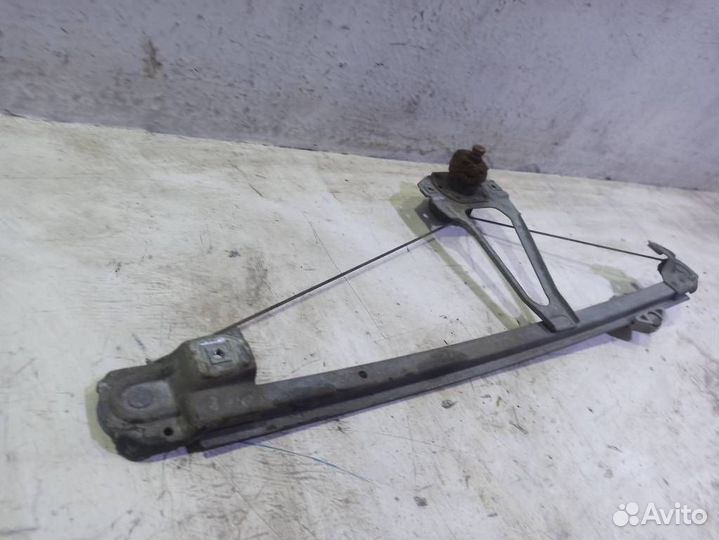 Стеклоподъемник механический задний правый