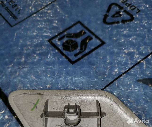 Крышка форсунки омывателя Camry 70 левая черная