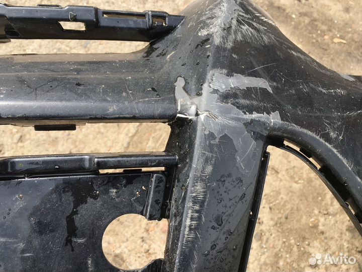 Бампер передний Ford Focus 3 с дефектом черный