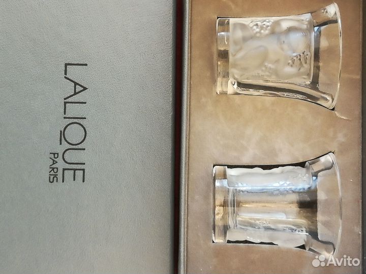 Продам набор из 2 хрустальных стопок фирмы Lalique