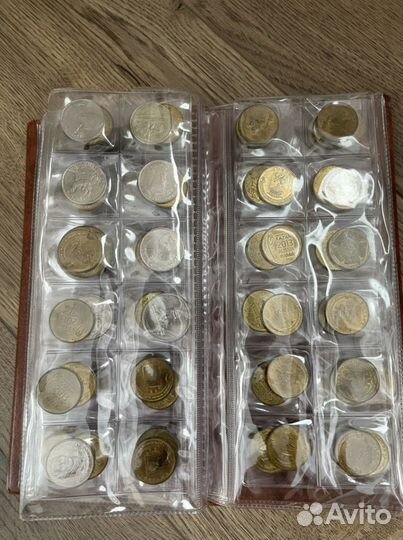 Набор юбилейных монет и купюр