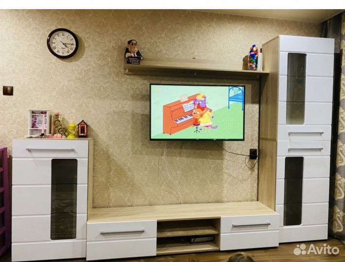 Тумба под телевизор белая