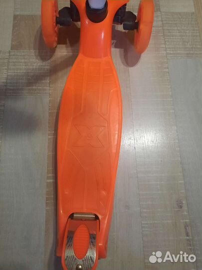 Детский самокат с музыкой и подсветкой