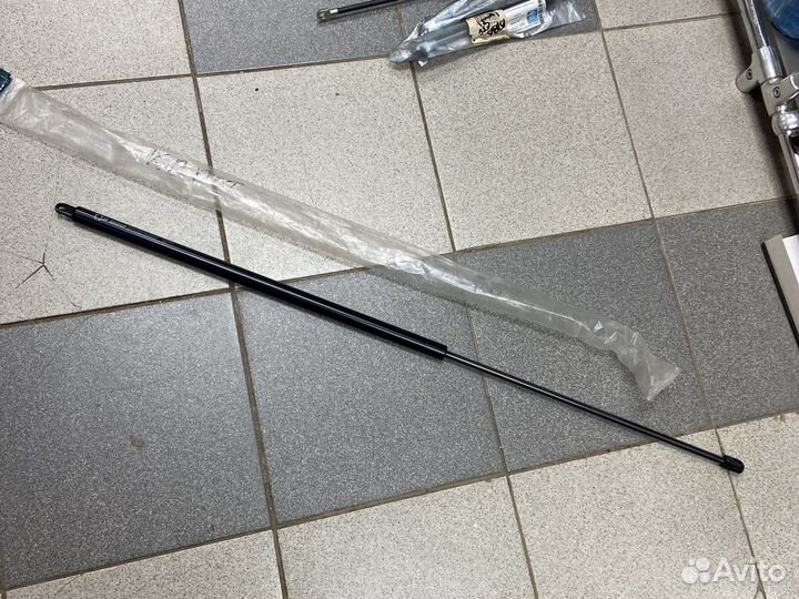 Амортизатор капота audi A6 C4 1994-1997 год