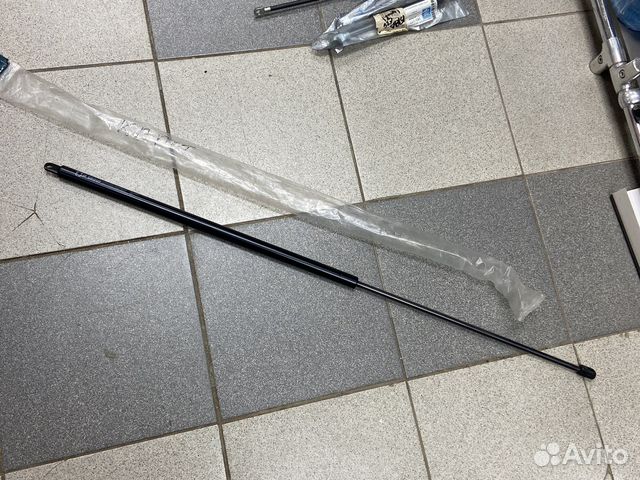 Амортизатор капота audi A6 C4 1994-1997 год