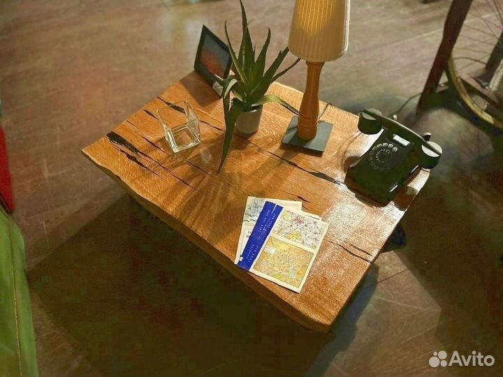 Низкий столик из массива