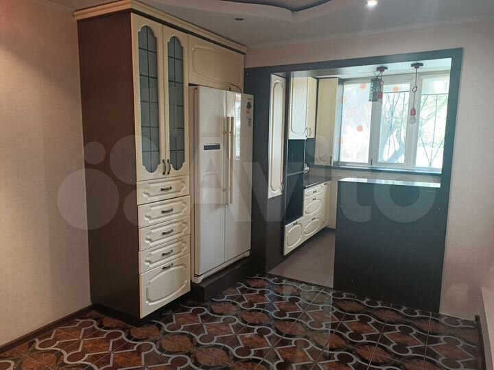 4-к. квартира, 72 м², 1/10 эт.