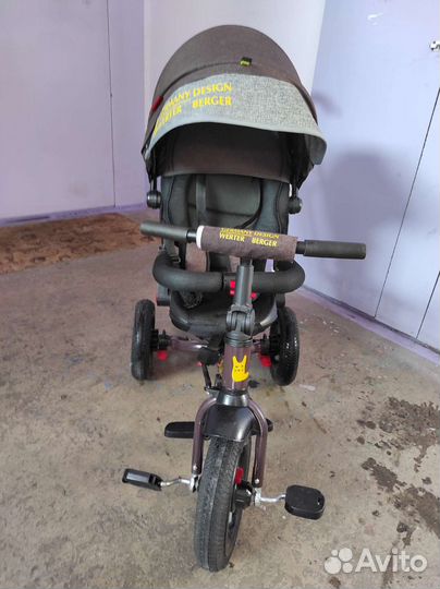 Трехколесный велосипед с ручкой