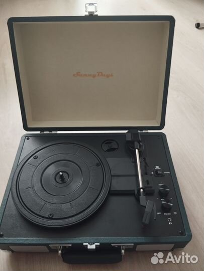 Виниловый проигрыватель