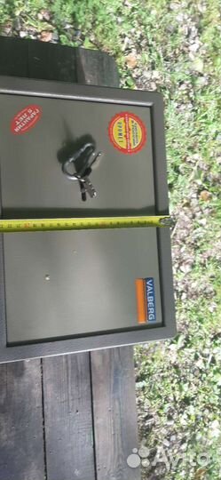 Сейф металлический