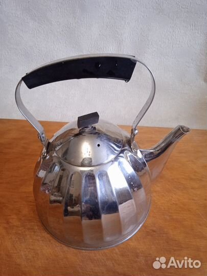 Винтажный чайник из СССР - белый метал - 2л
