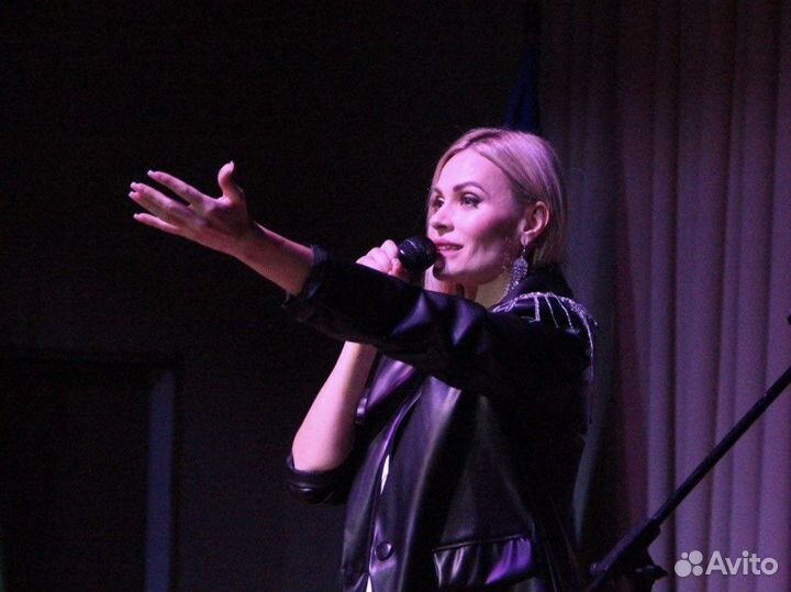 Популярная певица на корпоратив