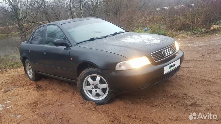 Audi A4 1.6 МТ, 1995, 295 128 км