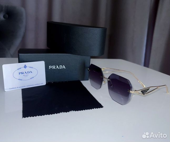 Солнцезащитные очки prada