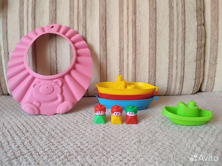 Игрушки для пляжа и козырёк на голову