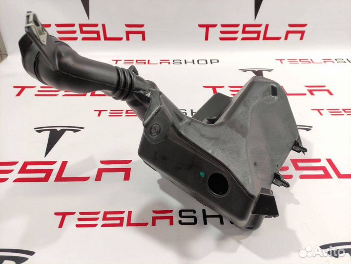 Бачок омывателя Tesla Model 3 2019 1090850-00-D