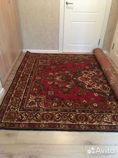 Ковер шерстяной почти не пользовались)