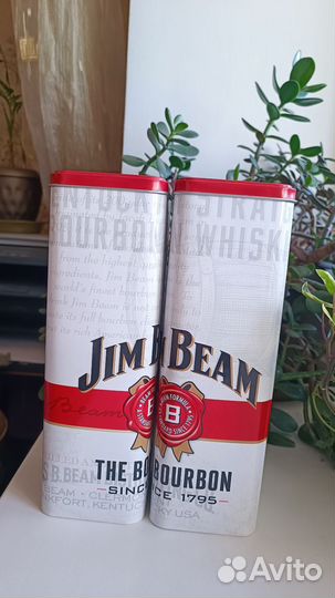 Металлическая коробка от виски