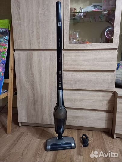 Вертикальный беспроводной пылесос Polaris