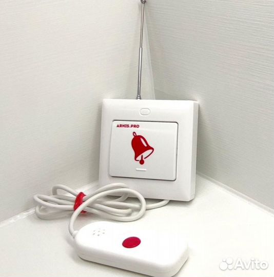 Кнопка вызова персонала с выносной кнопкой в руку