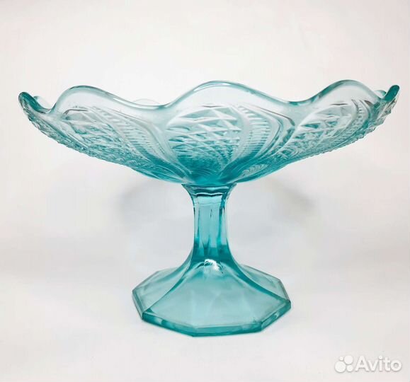 Ваза для фруктов на ножке. Цветное стекло