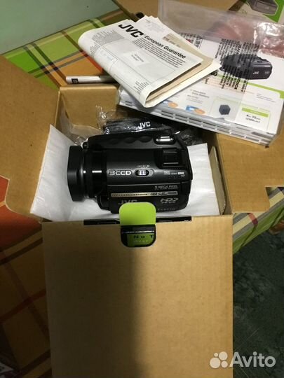 Видеокамера JVC GZ-MG505Е с DVD станцией