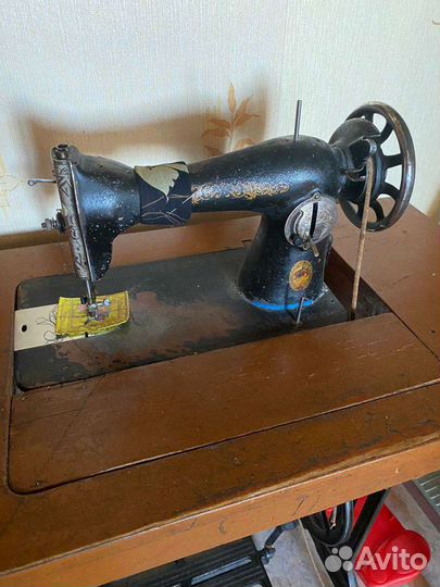 Машина швейная ножная
